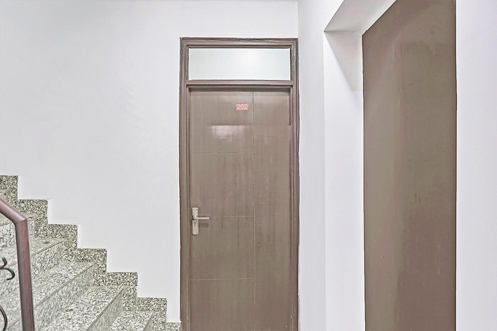 Capital O 84115 Hotel Sun Villa Nuova Delhi Esterno foto