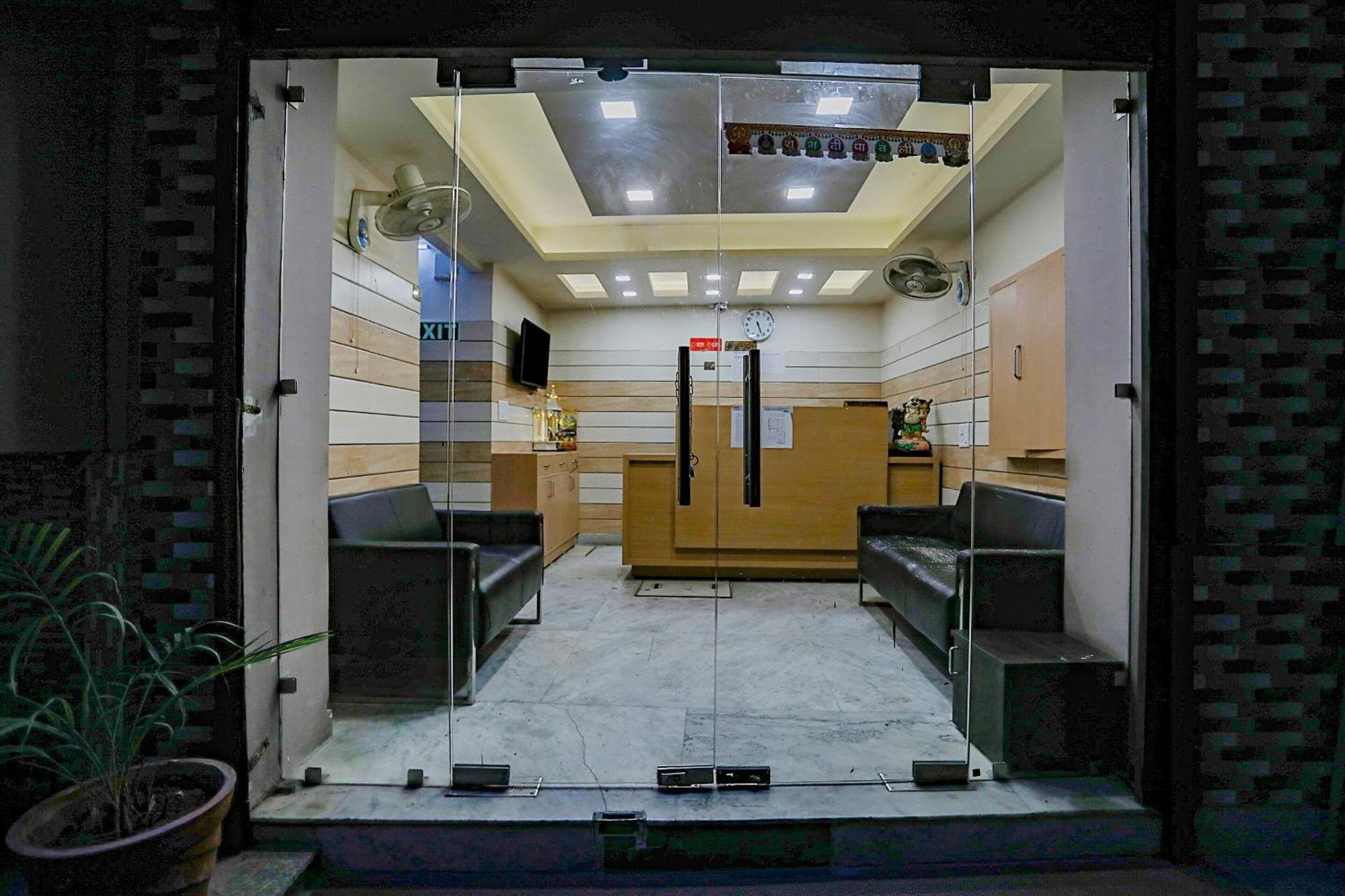 Capital O 84115 Hotel Sun Villa Nuova Delhi Esterno foto