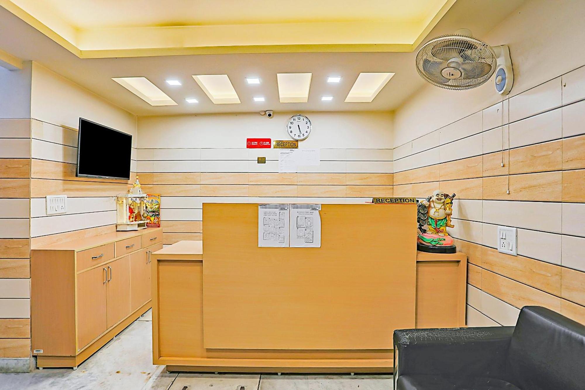 Capital O 84115 Hotel Sun Villa Nuova Delhi Esterno foto