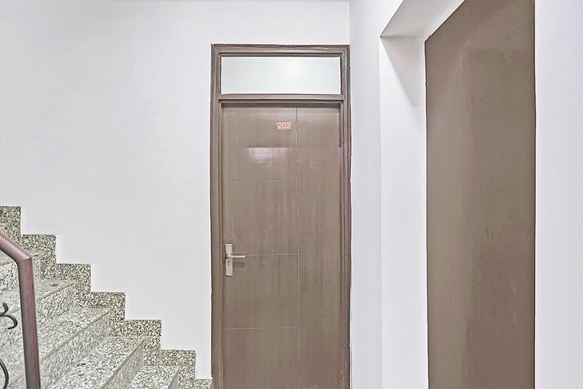 Capital O 84115 Hotel Sun Villa Nuova Delhi Esterno foto